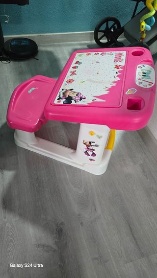 Mesa infantil para pintar Minnie Mouse