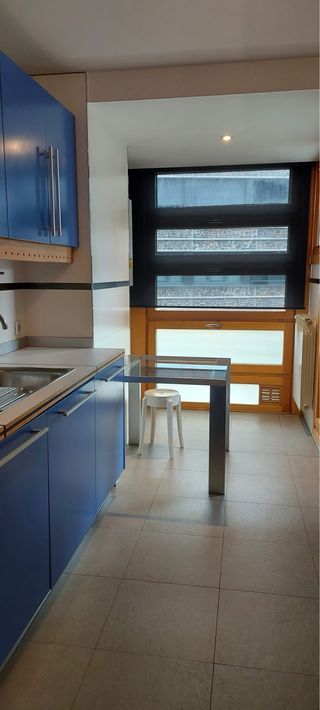 Cocina completa azul y plateada