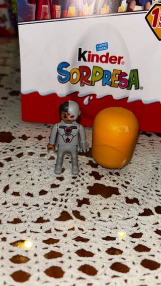 Playmobil Kinder Sorpresa Figura y Huevo Cyborg