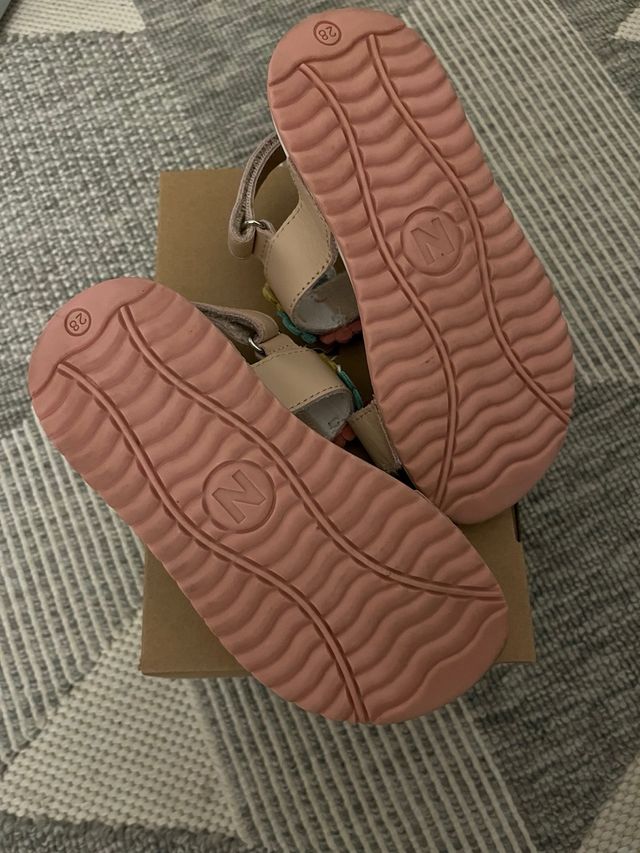 Sandalias niña piel flores