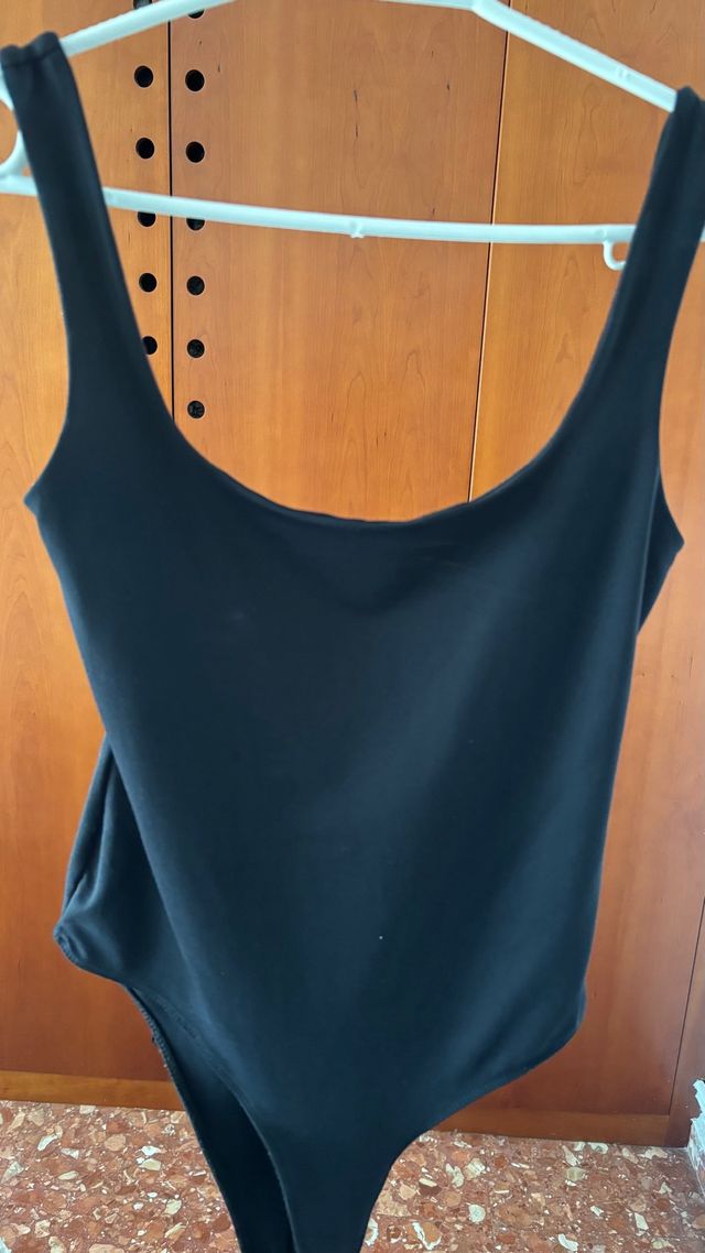 Body tirantes espalda baja negro