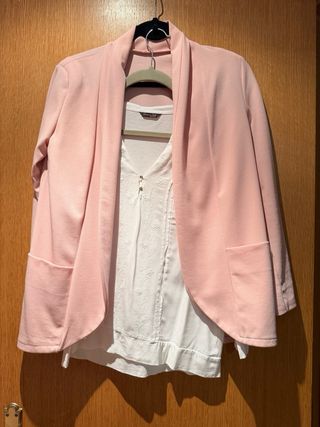 Blazer rosa abierto con bolsillos