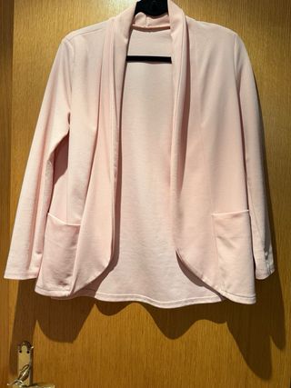Blazer rosa abierto con bolsillos
