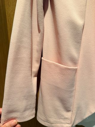 Blazer rosa abierto con bolsillos