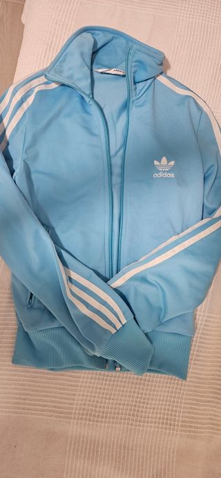 Sudadera Adidas Azul Talla 34
En muy buenas condic