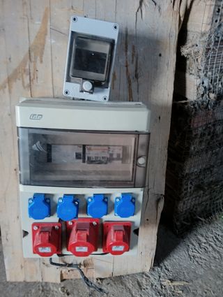 Cuadro Eléctrico Industrial con Enchufes