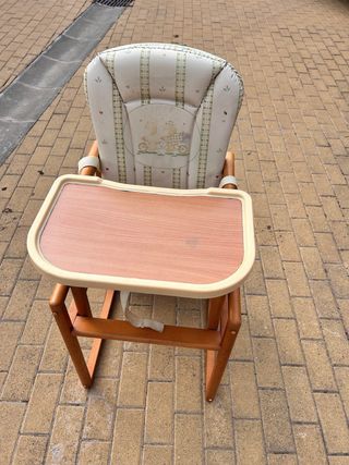 Trona de madera para bebé