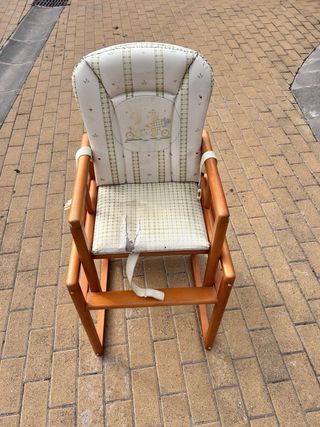 Trona de madera para bebé