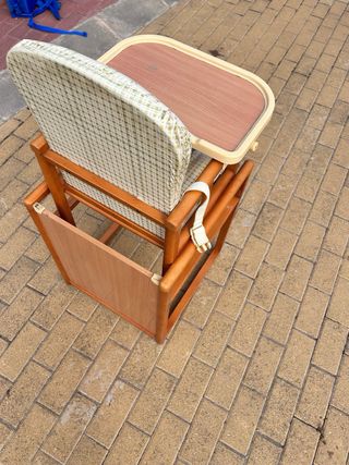 Trona de madera para bebé