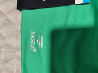 Camiseta Asics verde mujer talla M con etiqueta