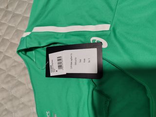 Camiseta Asics verde mujer talla M con etiqueta