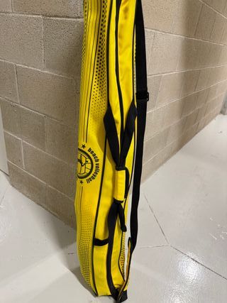 Red de voleibol amarilla con bolsa
