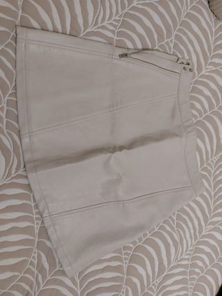 Falda efecto piel Zara Talla XS