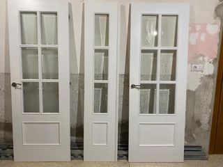 Puertas lacadas en blanco.