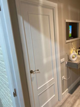 Puertas lacadas en blanco.
