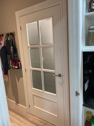 Puertas lacadas en blanco.