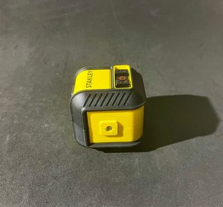 Nivel Láser Stanley Cubix + Accesorios