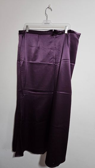 Camiseta y falda larga