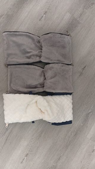 Guantes para cochecito azul y blanco