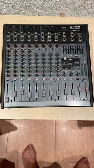 Mesa de mezclas Alto Professional LIVE 1202
