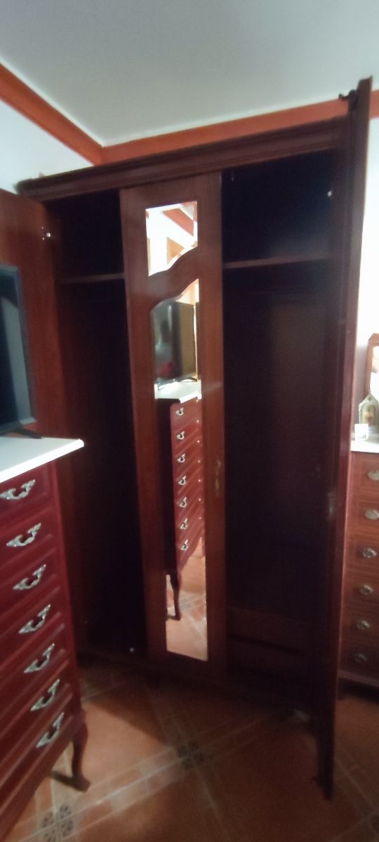 Armario 3 puertas madera y cristal