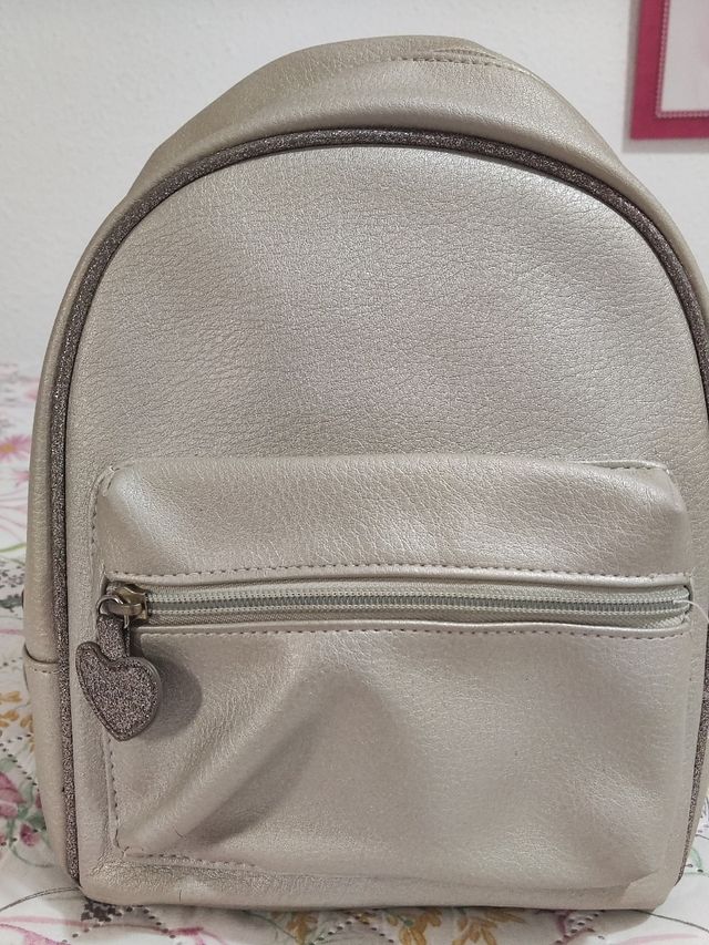 Mochila infantil plateada con corazón