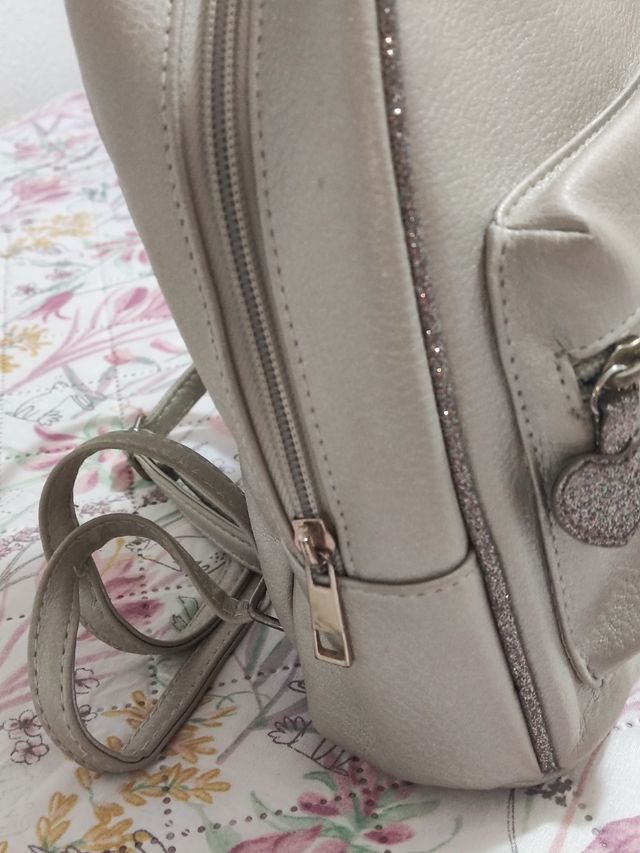 Mochila infantil plateada con corazón