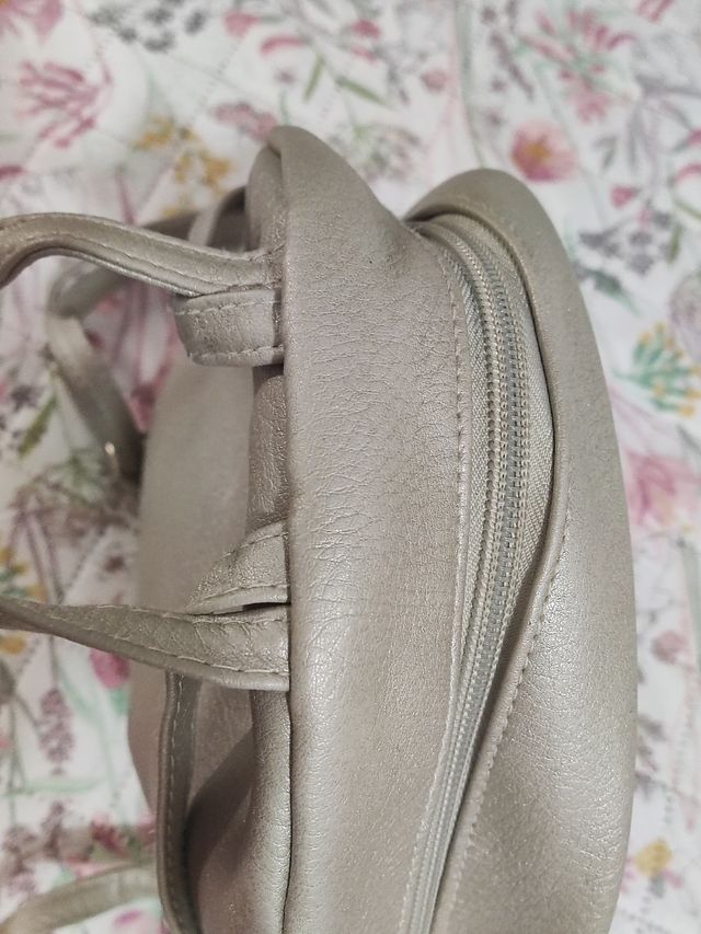 Mochila infantil plateada con corazón