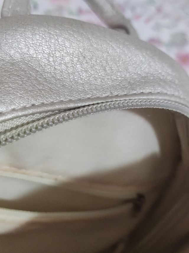 Mochila infantil plateada con corazón