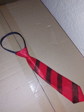 Corbata de disfraz con diseño ondulado