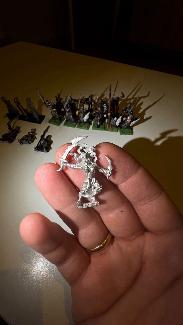 Bruja Elfos Oscuros Warhammer Metal