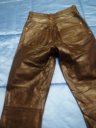 Pantalón de cuero marrón