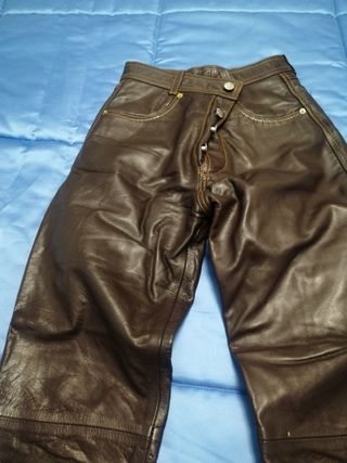 Pantalón de cuero marrón