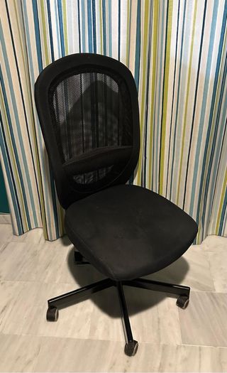 Silla de oficina negra