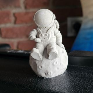 Figura Astronauta Sentado en Luna