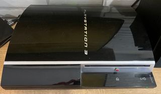 Consola PS3 con 2 mandos y 5 juegos
