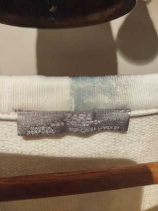 Sudadera Zara floral con pedrería