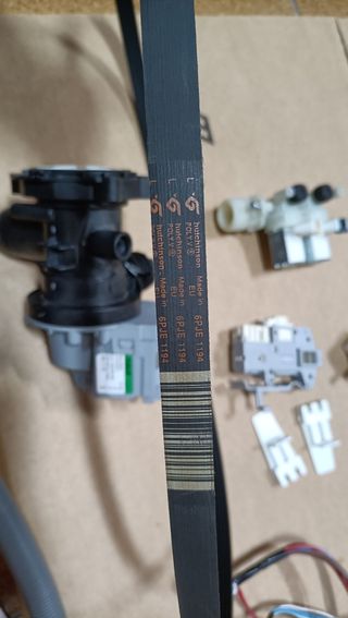 Recambios lavadora Indesit BWE 81284X