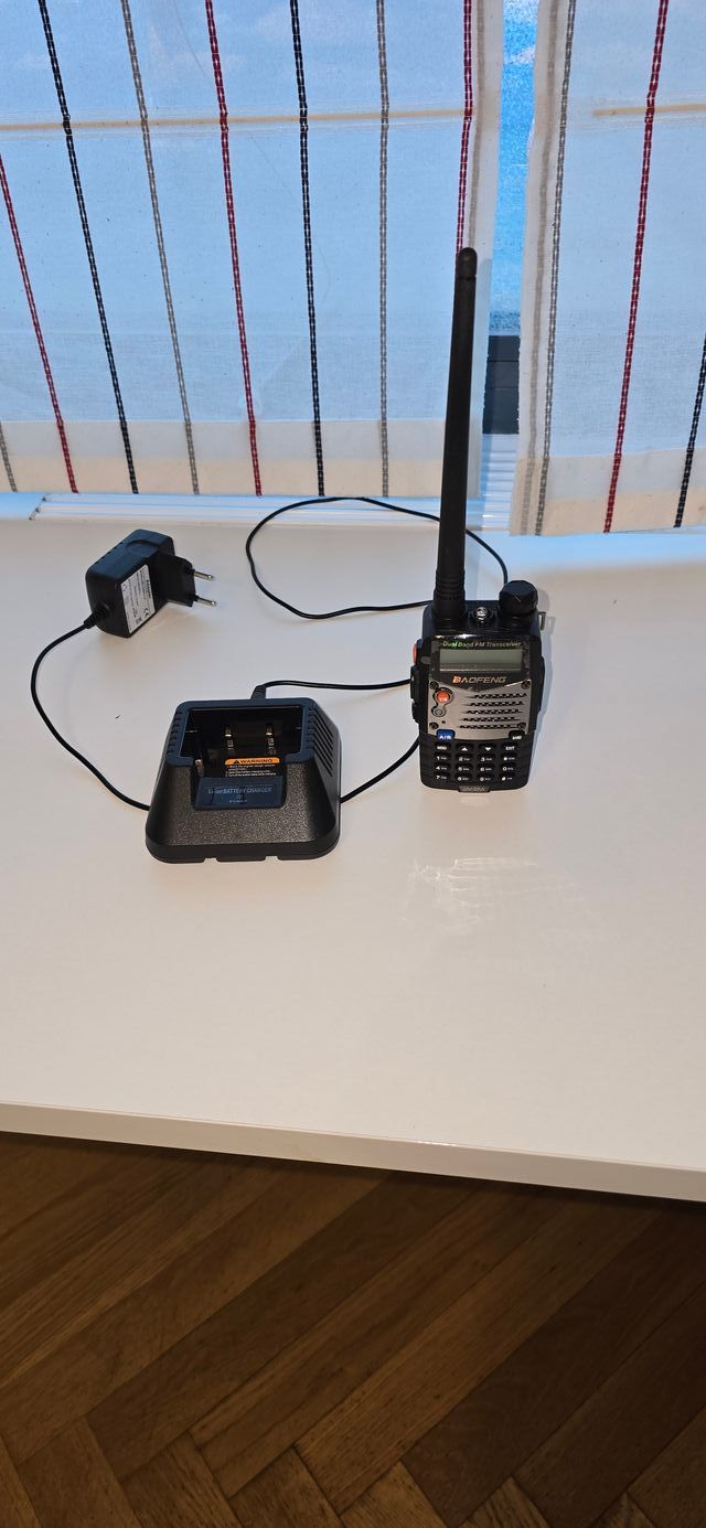 Walkie ricetrasmettitore FM a doppia banda Baofeng UV-5RA