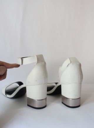 Sandalias tacón blancas