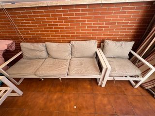 Sofá y sillón terraza beige y blanco