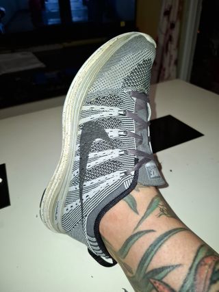 Tenis Nike Gris y Blanco