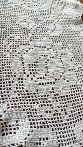 Centrini uncinetto, varie misure, beige e bianchi