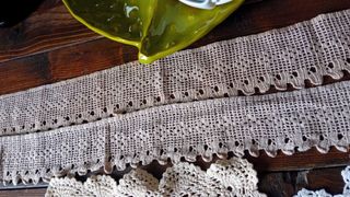 Centrini uncinetto, varie misure, beige e bianchi