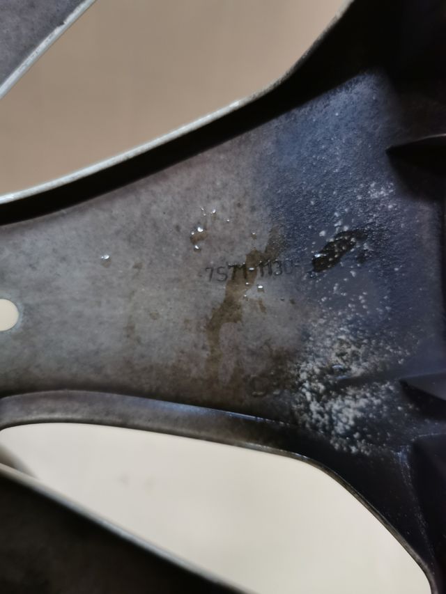 (77) 2 Tapacubos 16" Ford Focus/Mondeo originales