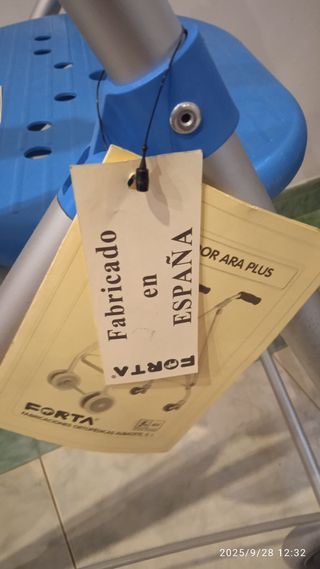 Andador ortopédico con asiento