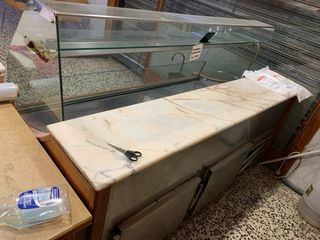 Mostrador de despacho con neveras