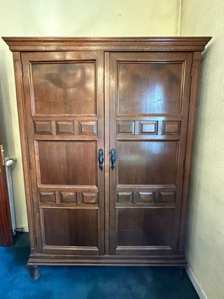 Armario antiguo de madera