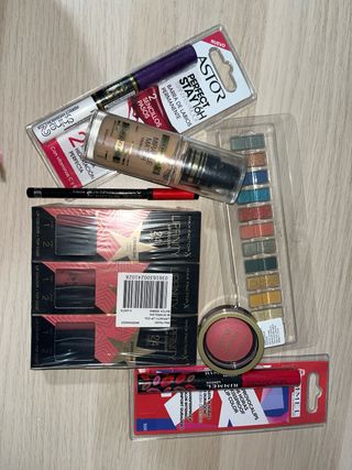 Paquete sorpresa con 5 productos de maquillaje