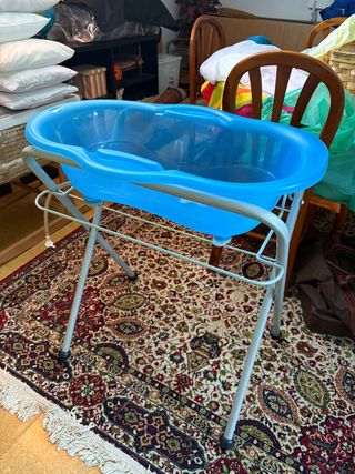 Bañera para bebé azul con soporte